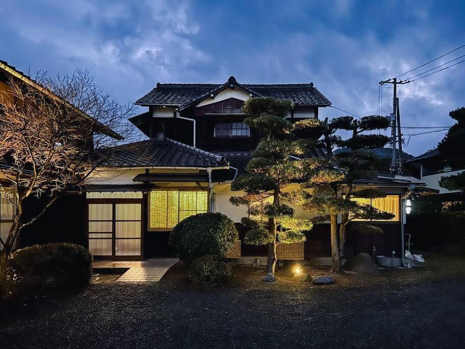 ひねもす101:宇野駅から車で5分 直島へ 最大8名様 古民家 Apartman Tamana Kültér fotó